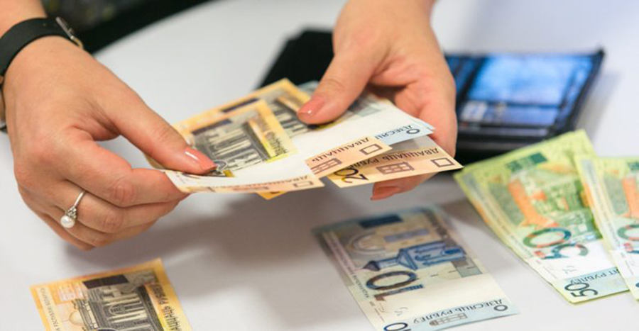 Обменять иностранную валюту станет проще: в Беларуси смягчают требования к платежеспособности банкнот