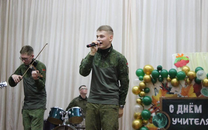 Торжественное выступление военных железнодорожников в Слуцке!