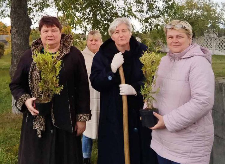 К единому дню озеленения подключились на Слутчине