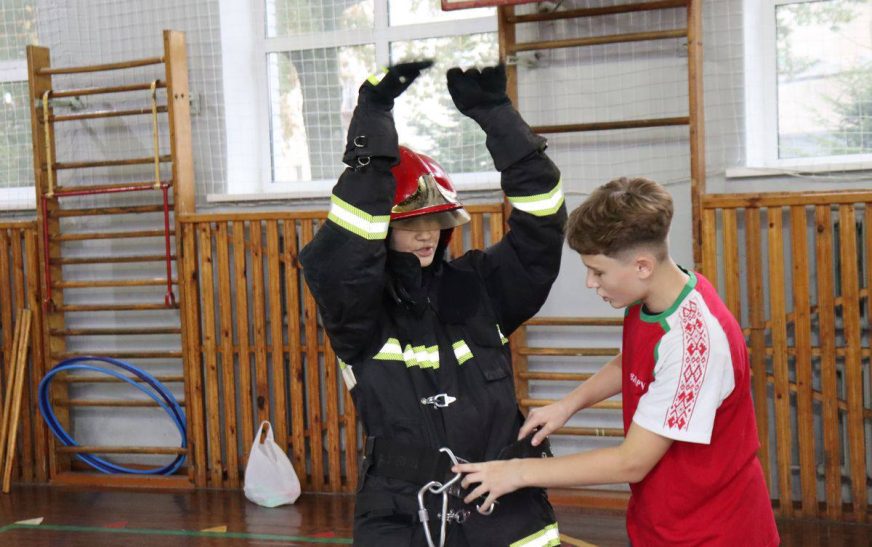 Спортивный праздник с юными спасателями
