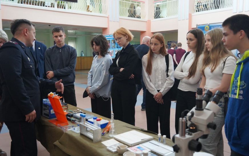 Загадки криминалистики: кадеты и школьники познакомились с профессией судебного эксперта