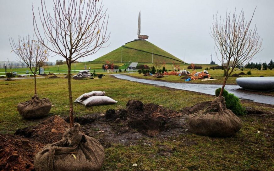 Крылья аиста у Кургана Славы: парк в форме символа Беларуси заложили у подножия комплекса