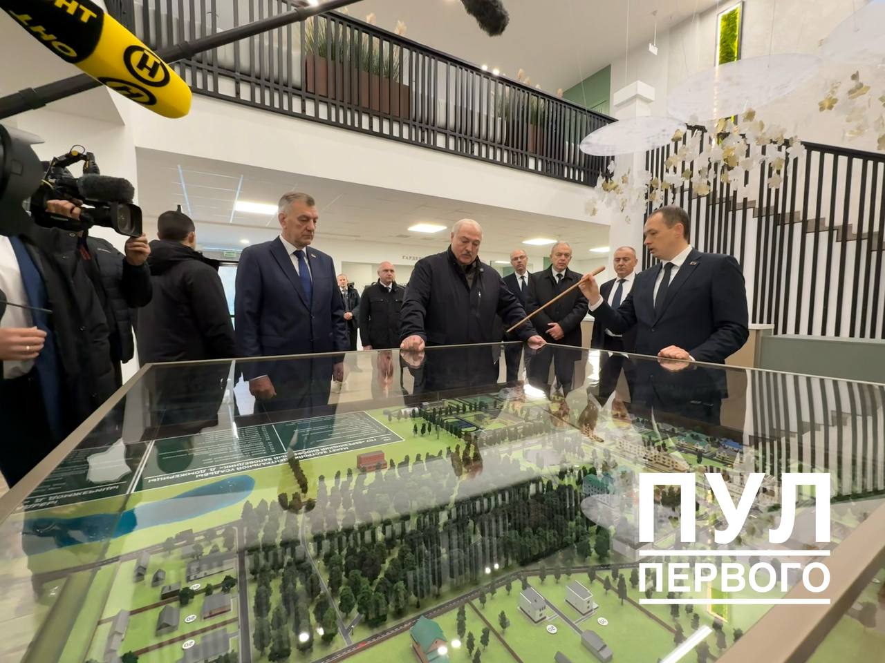 Лукашенко поручил по-хозяйски развивать территории заповедников и осмотрел “деревню будущего”