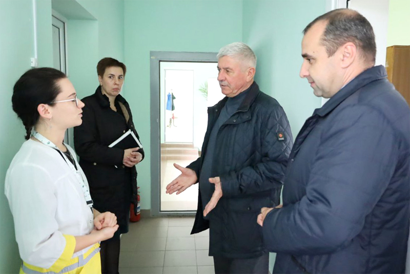 Валерий Гайдукевич провел прием граждан в Весее
