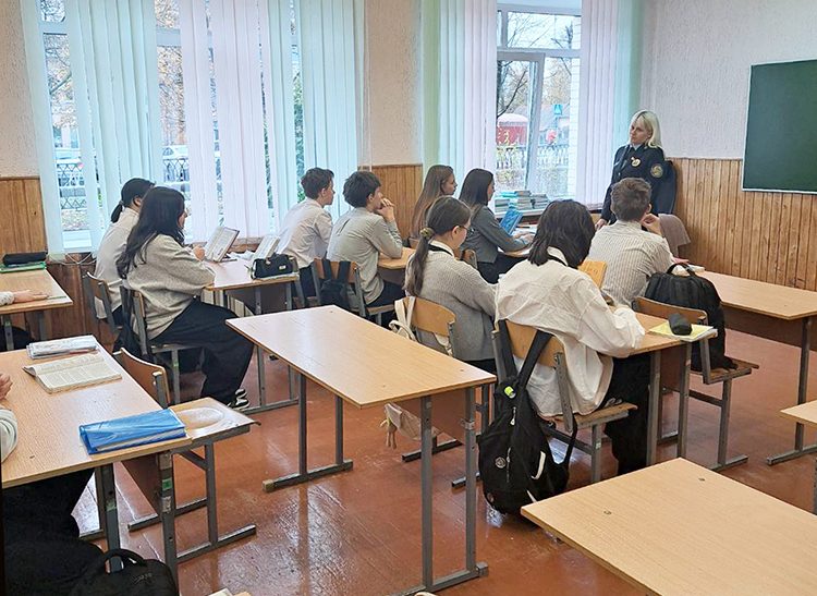 Школьники познакомились с профессией судебного исполнителя