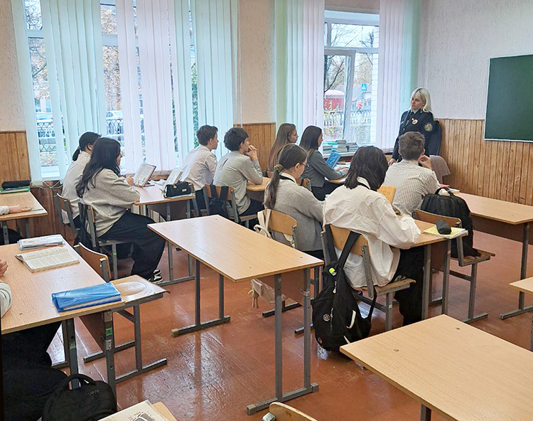 Школьники познакомились с профессией судебного исполнителя