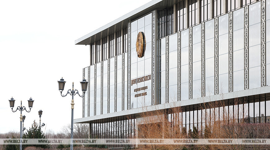 Лукашенко заслушал доклады министра обороны и председателя КГБ