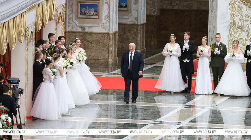 Лукашенко – молодежи на новогоднем балу: впереди у вас очень много конкретных дел