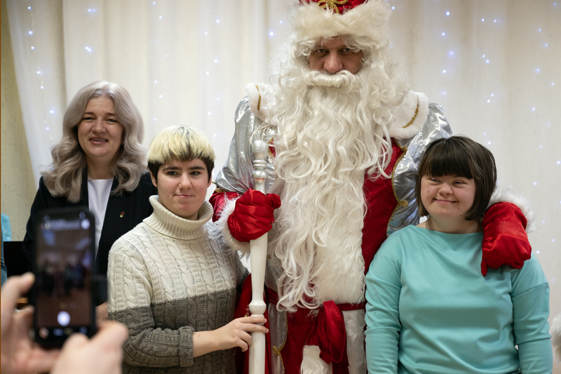 Праздник к нам приходит