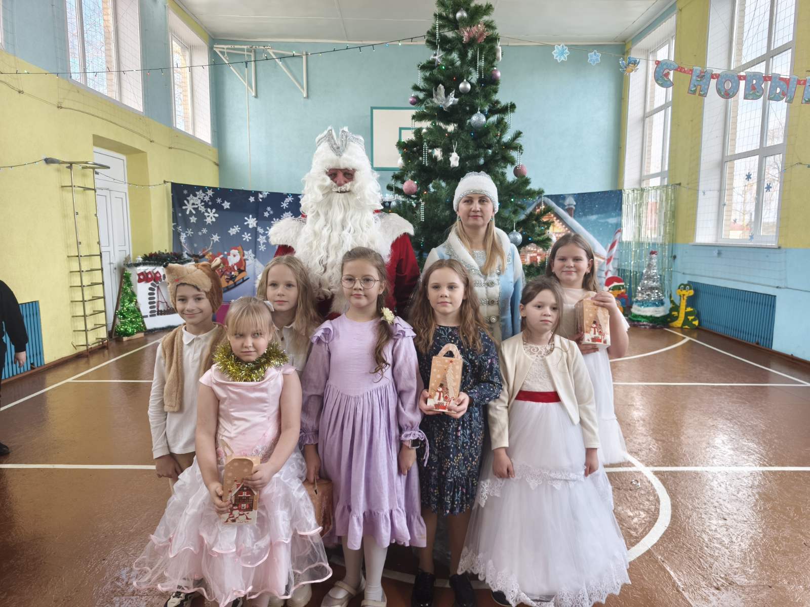 Волшебство под Новый год: праздник в Клепчанской базовой школе