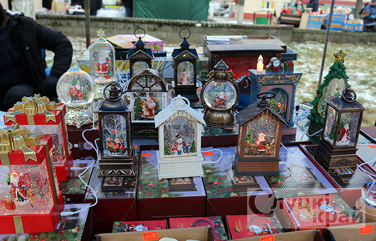 В Слуцке проходит региональная новогодняя ярмарка