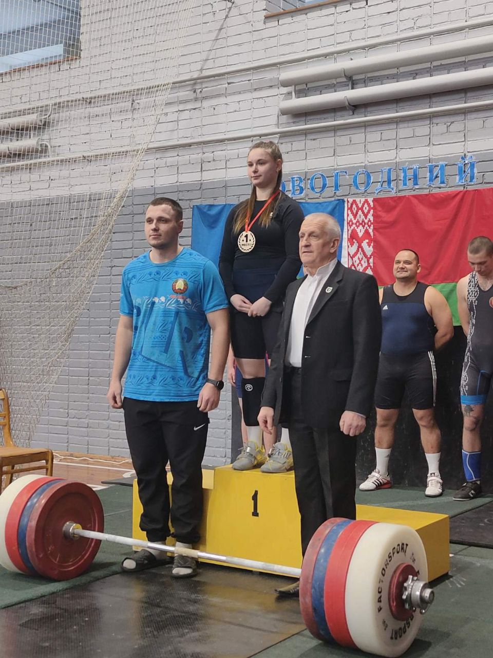 Слуцкие тяжелоатлеты приняли участие в предпраздничных соревнованиях