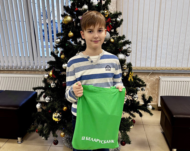 В ЦБУ № 615 поздравили победителя новогоднего розыгрыша от ОАО «АСБ Беларусбанк»