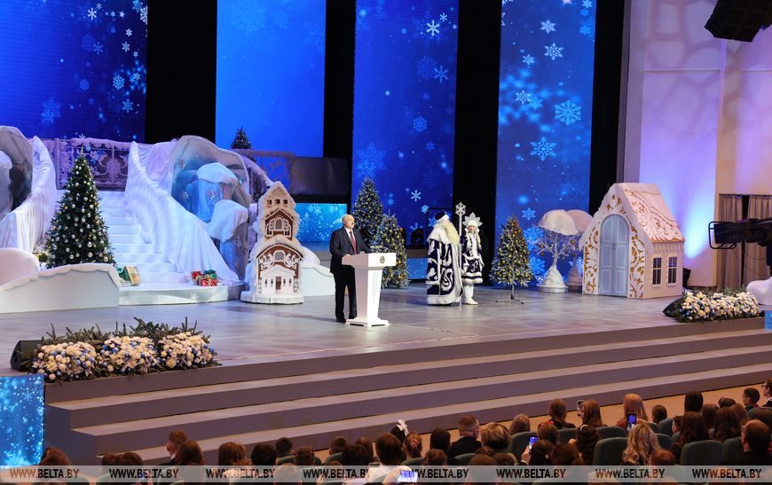 Лукашенко – детям: в Беларуси у всех как никогда равные возможности, надо только трудиться