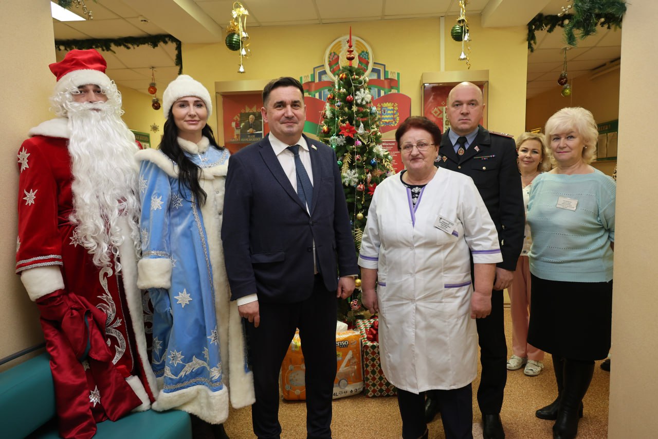 Начальник УВД Миноблисполкома посетил Слуцкий специализированный дом ребенка