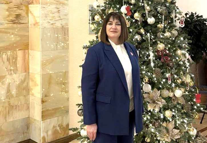 Наталья Овсянникова поздравила слутчан с Новым годом и Рождеством Христовым