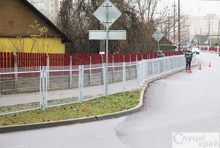 Работы по монтажу опор продолжаются