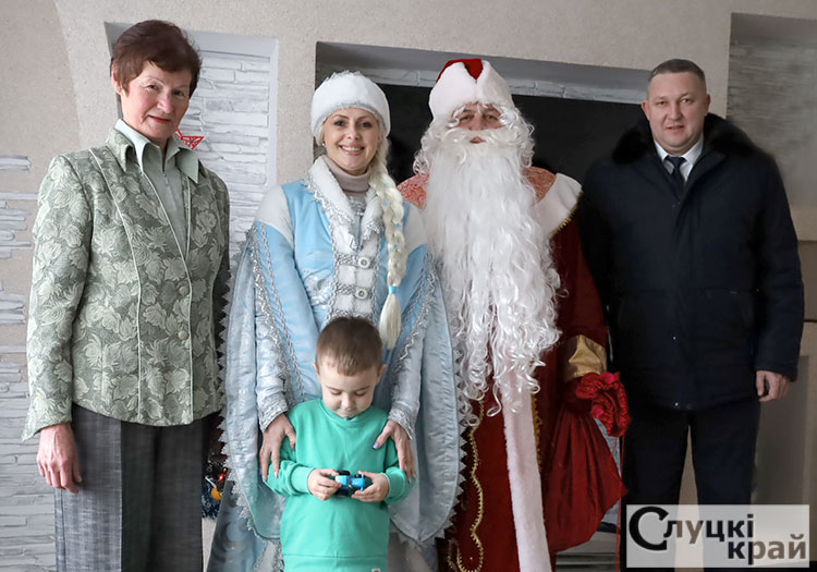 Районная акция “Елочка желаний”: председатель Слуцкого райисполкома исполнил мечту шестилетнего Кирилла