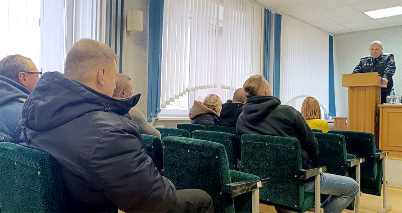 Организацию работы грузового автотранспорта в 2026 году обсудили на совещании в райисполкоме