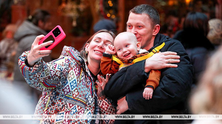 Теперь официально. Лукашенко подписал указ №1 об объявлении Года белорусской женщины