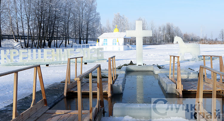 Для желающих окунуться на Крещение, на водоеме вблизи учебного центра «Лесище» организована освященная  купель
