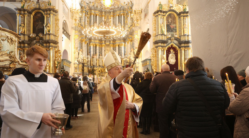 Католики празднуют Сретение Господне