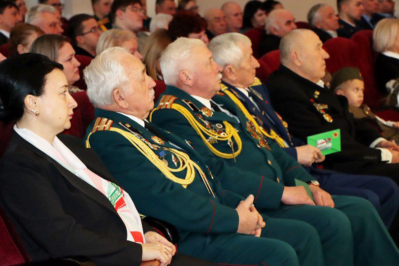 В Слуцке на базе 30-й отдельной железнодорожной бригады прошло торжественное собрание и праздничный концерт ко Дню защитников Отечества