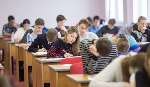 Все больше выпускников школ Минщины выбирают обучение на условиях целевой подготовки