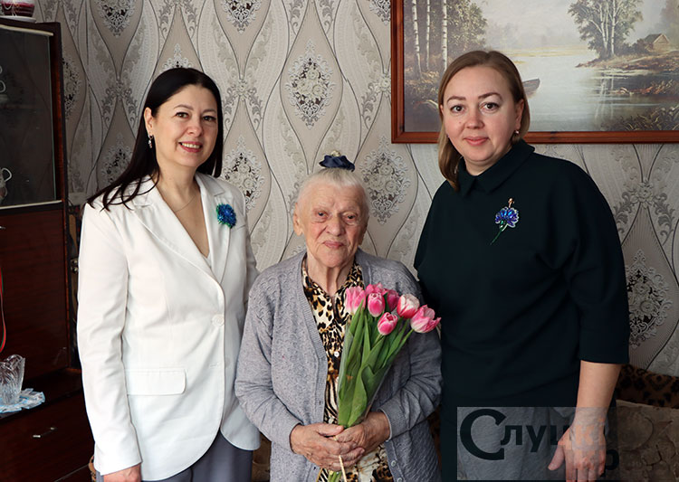 С праздником весны, дорогая Валентина Филипповна