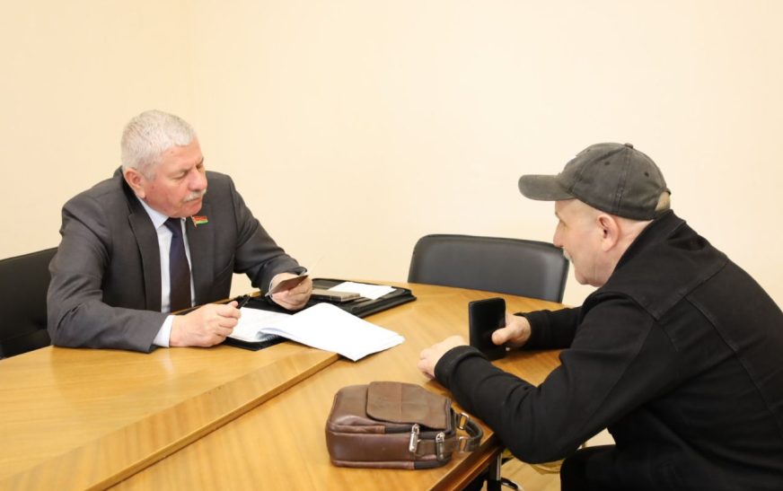 Валерий Гайдукевич провел прием граждан в Слуцке