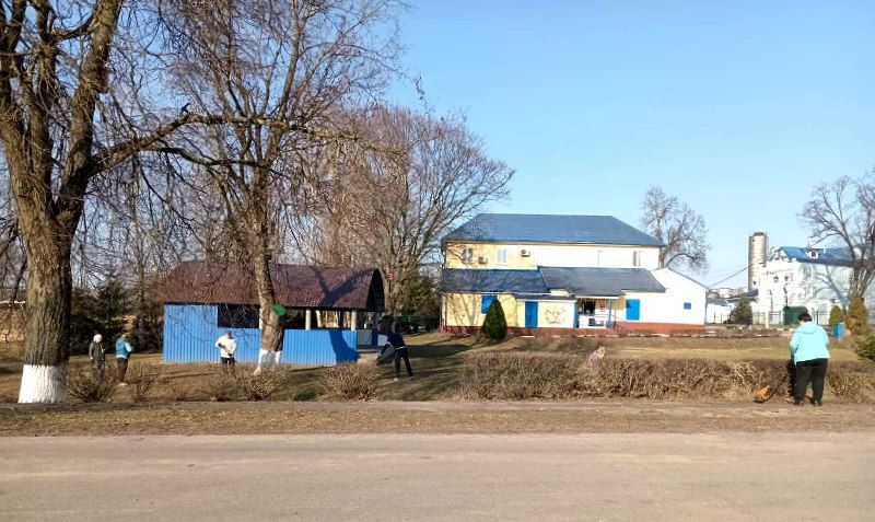 Работники Слуцкого уксусного завода провели субботник