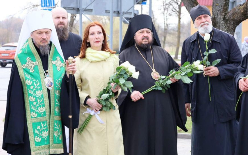 К памятнику святой праведной Софии Слуцкой возложили цветы