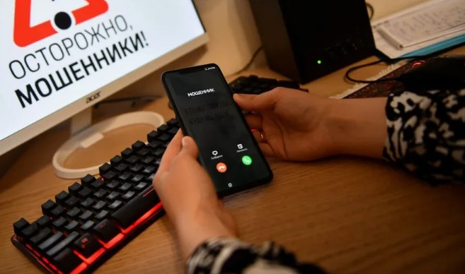 Как мошенники пытались обмануть слутчанку на 15 тысяч рублей