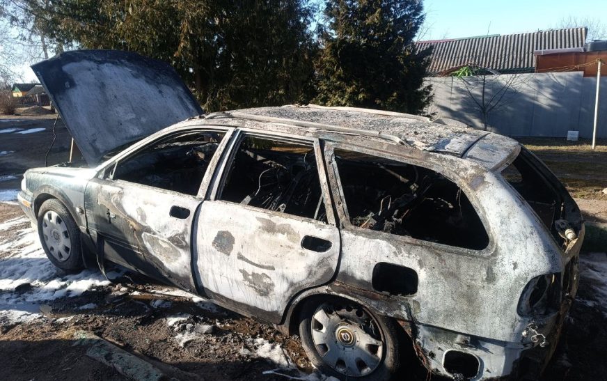 В Слуцком районе горел автомобиль