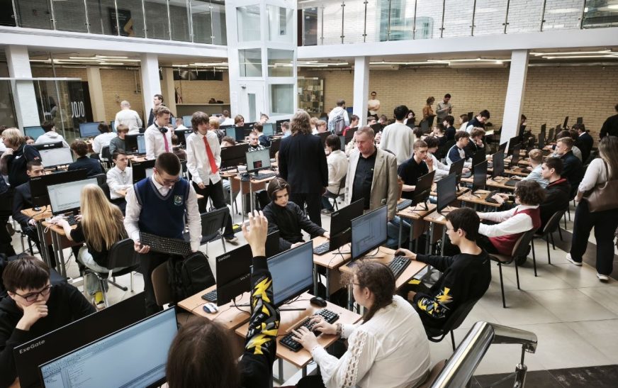 Слутчанин среди победителей республиканской олимпиады по информатике