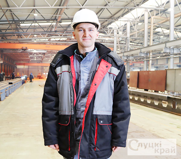 Успеха достигают трудолюбием. Это можно сказать и про работника Кранового завода Павла Кирщеню