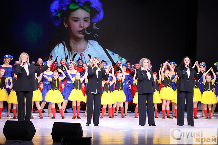 «Этот мир принадлежит тебе»: праздничный концерт, посвященный Дню женщин