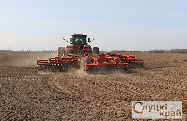 В Слуцком районе сев ранних яровых зерновых и зернобобовых культур проведен на 80% отведенных площадей
