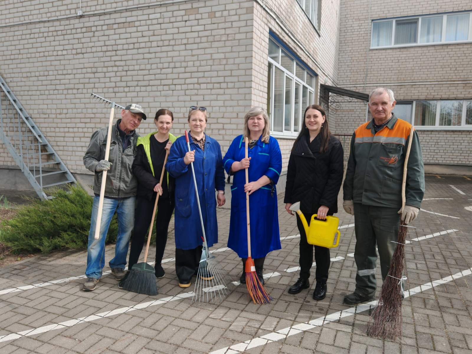 Дружно навели порядок на территории детского сада №20