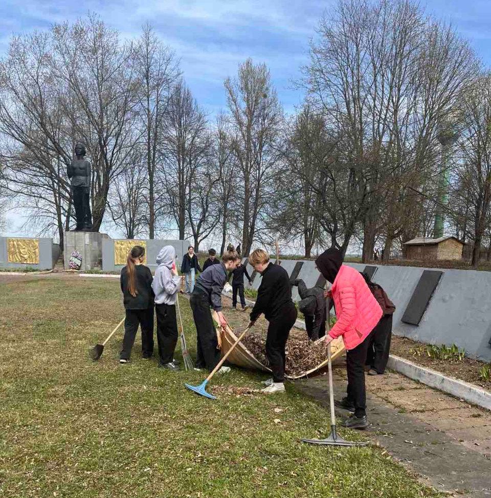 На республиканском субботнике слутчане активно поработали в сельских населенных пунктах района