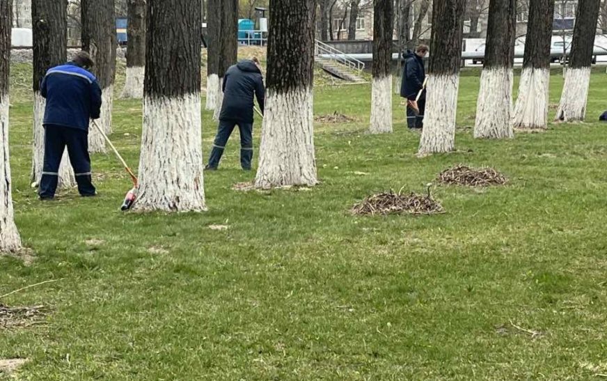 Работники Слуцкого сахарорафинадного комбината участвуют в благоустройстве