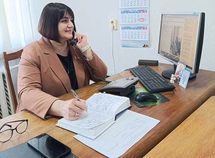 Парламентарий провела встречу с жителями округа