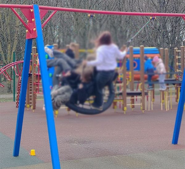 Эти популярные качели… Поговорим еще раз об уважении и культуре поведения… наших детей