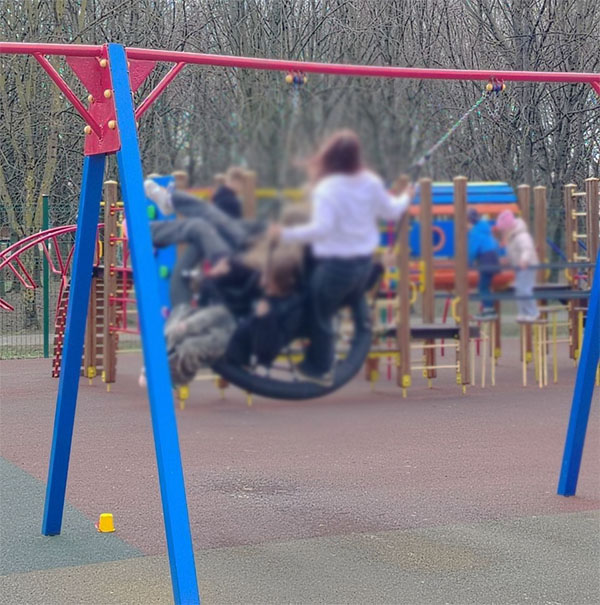 Эти популярные качели… Поговорим еще раз об уважении и культуре поведения… наших детей