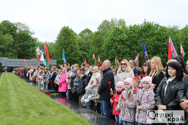 В День Победы торжественный митинг и праздничное шествие прошли в Слуцке