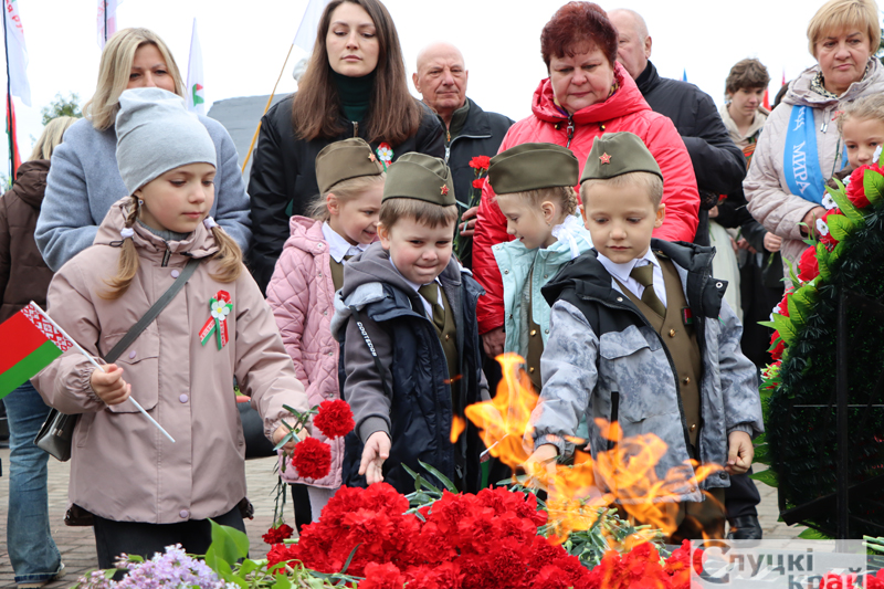 В День Победы торжественный митинг и праздничное шествие прошли в Слуцке