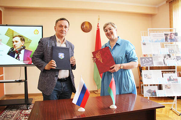 От Слуцка до Сахалина. Творческая встреча с членом Союза писателей России Владимиром Семенчиком прошла в библиотеке