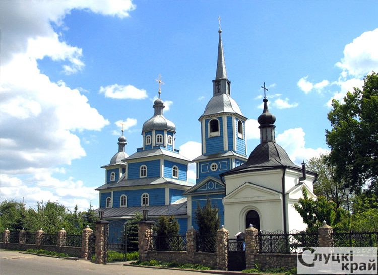 Православные верующие празднуют Воздвижение Креста Господня