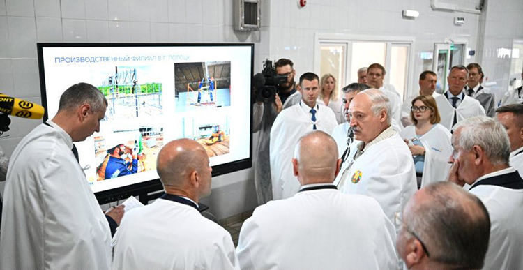 Лукашенко требует углубить переработку молочной сыворотки для получения высокомаржинального продукта