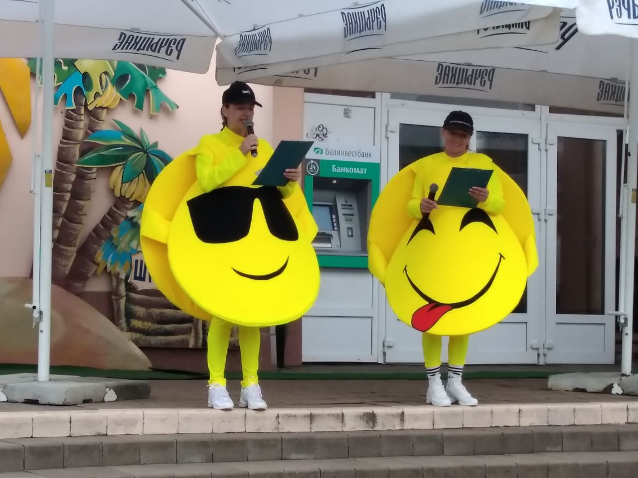 Школьная ярмарка проходит в Слуцке